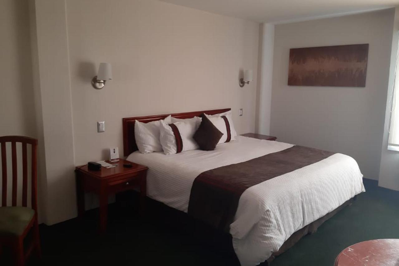 Mision Leon Hotel Luaran gambar