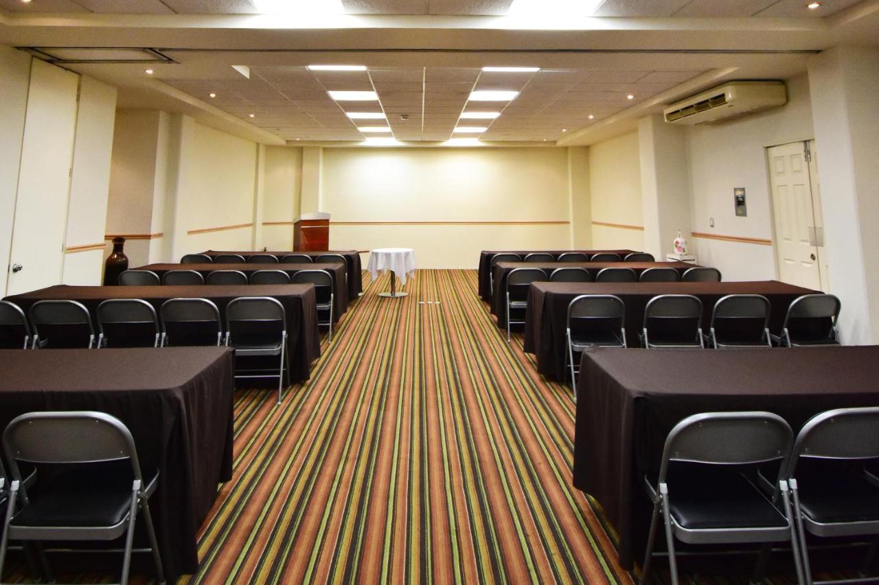 Mision Leon Hotel Luaran gambar