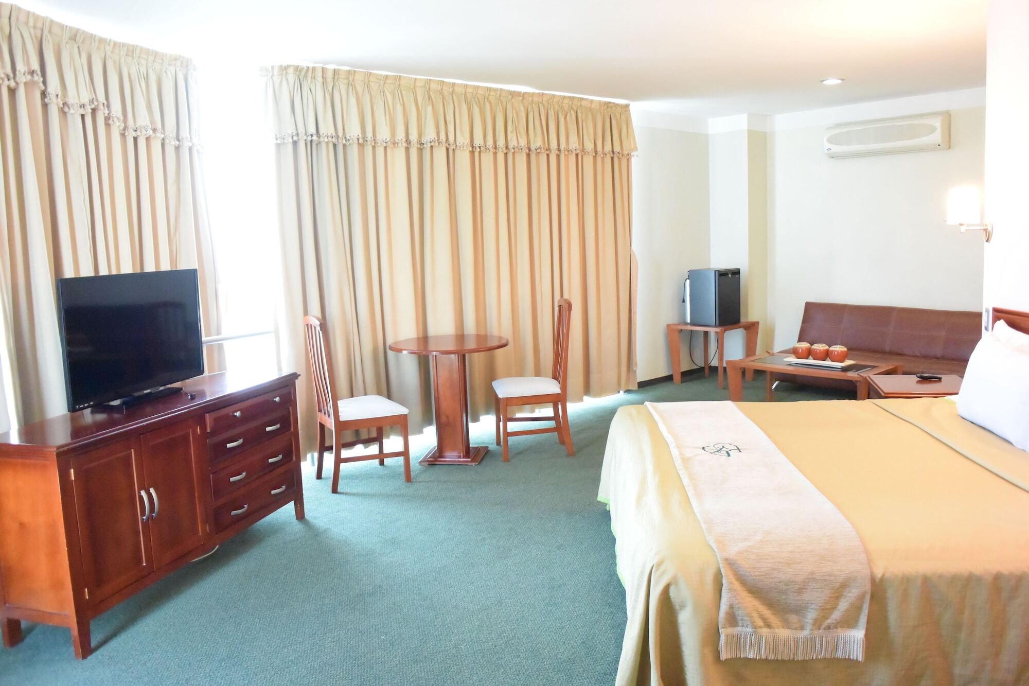 Mision Leon Hotel Luaran gambar